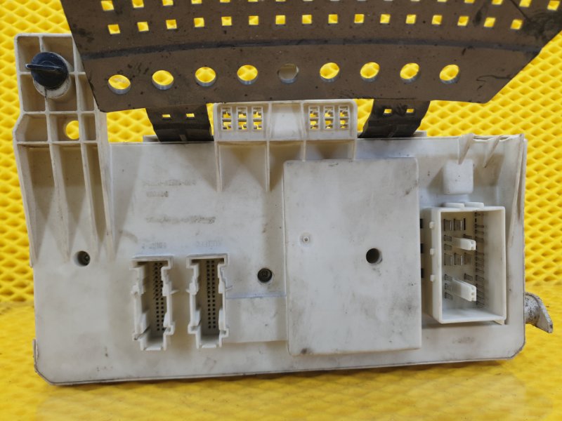 Блок предохранителей Ford Focus 2006 2