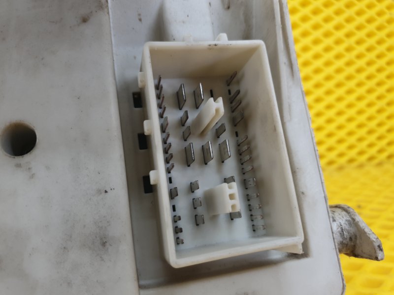 Блок предохранителей Ford Focus 2006 2