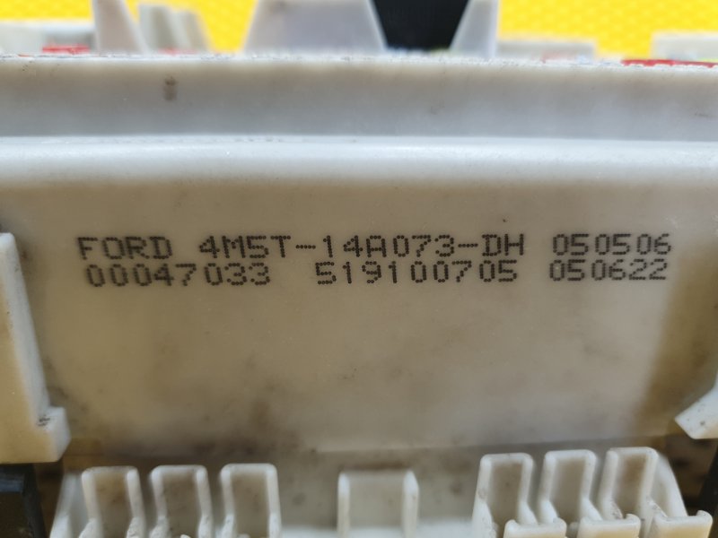 Блок предохранителей Ford Focus 2006 2