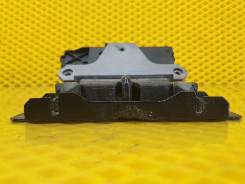 Замок крышки багажника Ford Focus 2006 2