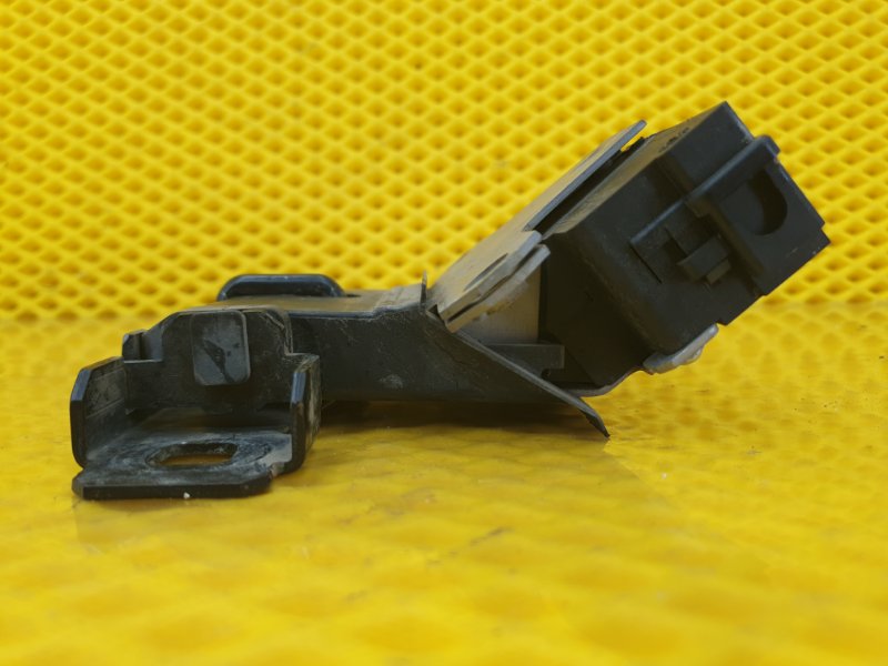 Замок крышки багажника Ford Focus 2006 2