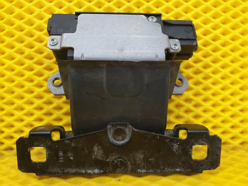 Замок крышки багажника Ford Focus 2006 2