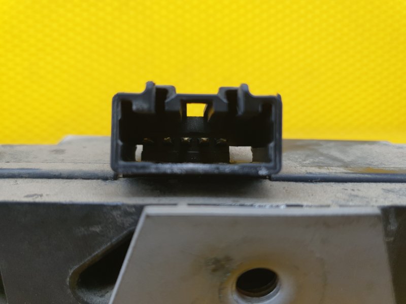 Замок крышки багажника Ford Focus 2006 2