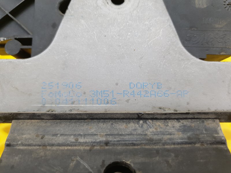 Замок крышки багажника Ford Focus 2006 2