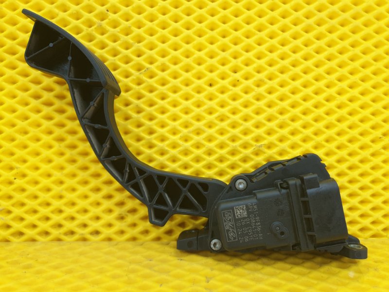Педаль газа Ford Focus 2006 2
