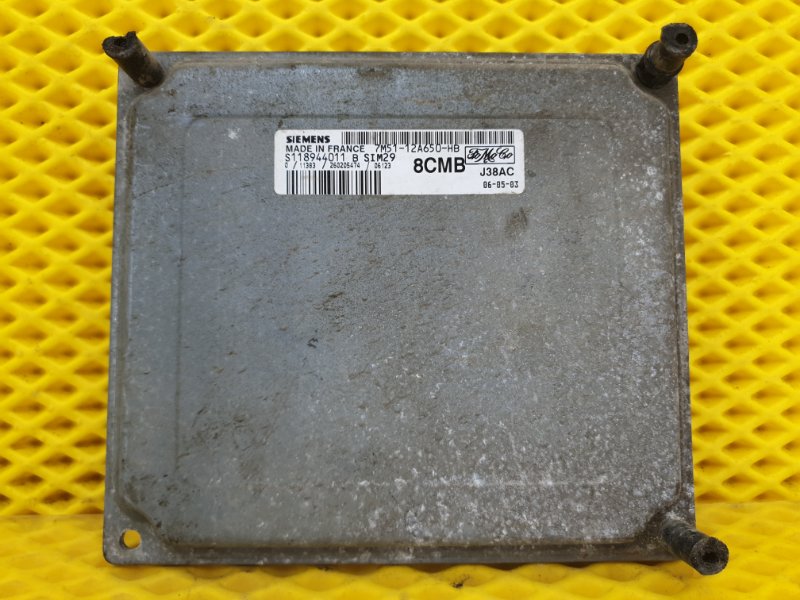Блок управления двигателем (ЭБУ ДВС) Ford Focus 2006 2