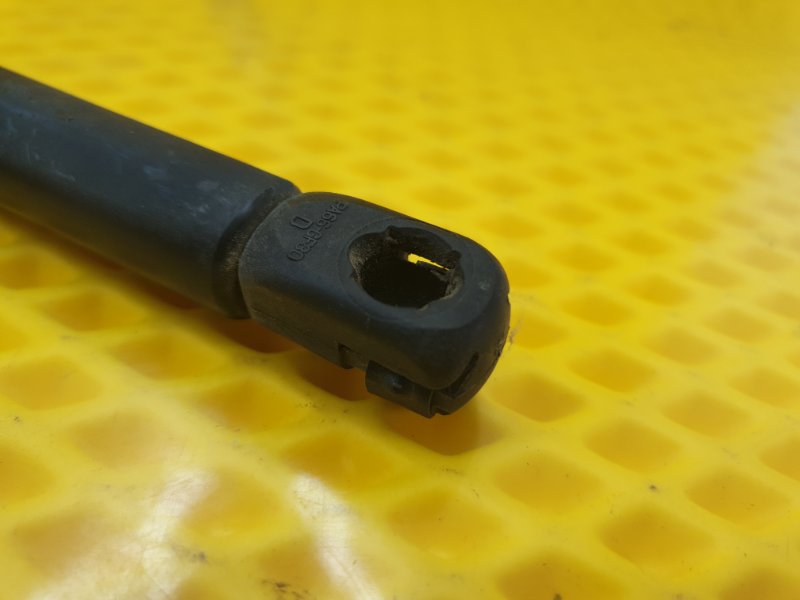 Амортизатор багажника Ford Focus 2006 2