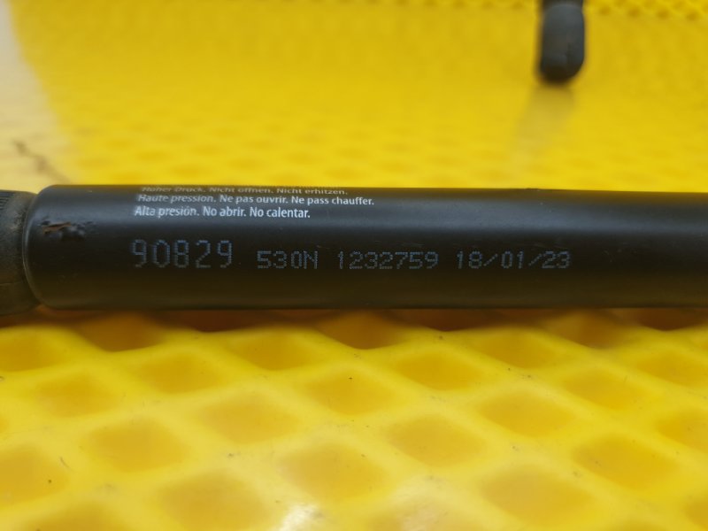 Амортизатор багажника Ford Focus 2006 2