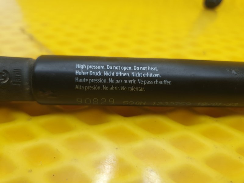 Амортизатор багажника Ford Focus 2006 2