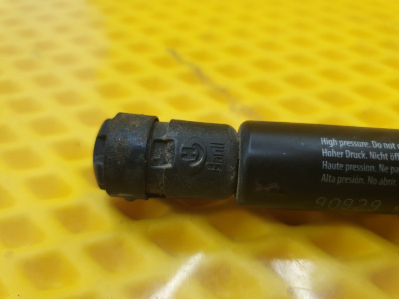 Амортизатор багажника Ford Focus 2006 2