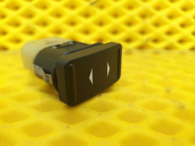 Кнопка стеклоподъемника Ford Focus 2006 2