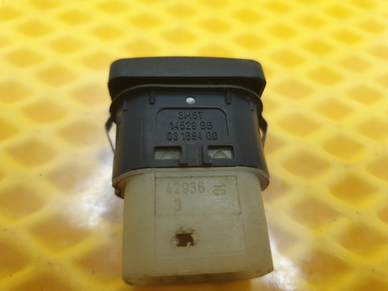 Кнопка стеклоподъемника Ford Focus 2006 2