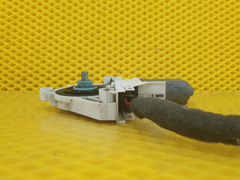 Моторчик стеклоподъемника Skoda Superb 2012 3T4