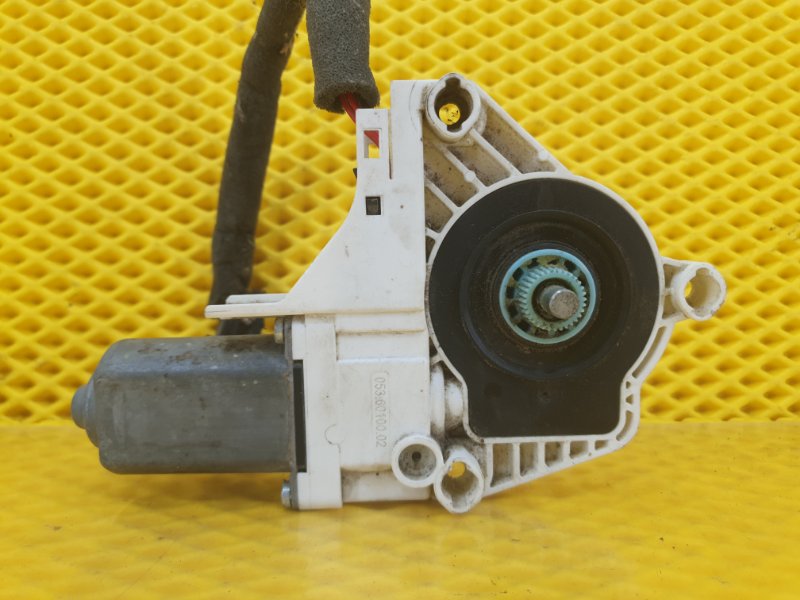 Моторчик стеклоподъемника Skoda Superb 2012 3T4