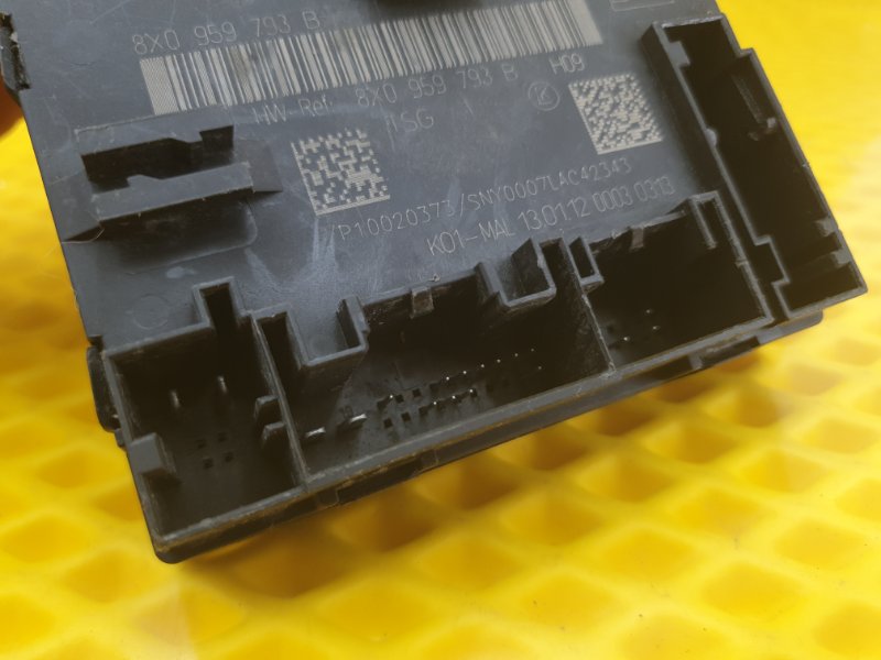 Блок управления двери Skoda Superb 2012 3T4