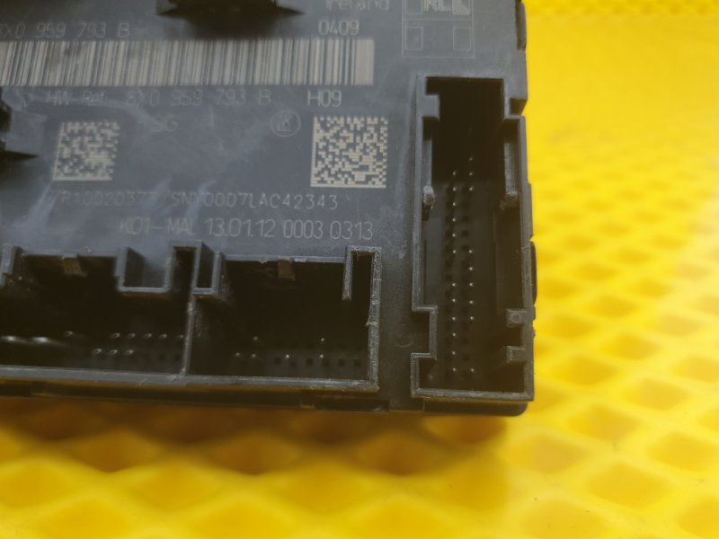 Блок управления двери Skoda Superb 2012 3T4