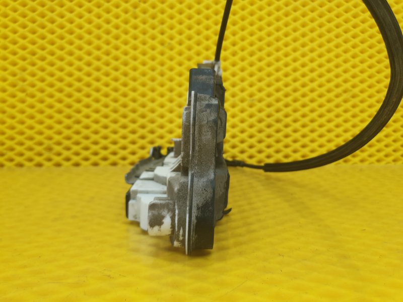 Замок двери Skoda Superb 2012 3T4