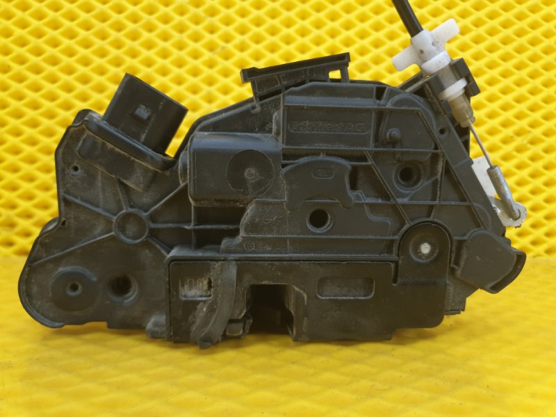 Замок двери Skoda Superb 2012 3T4