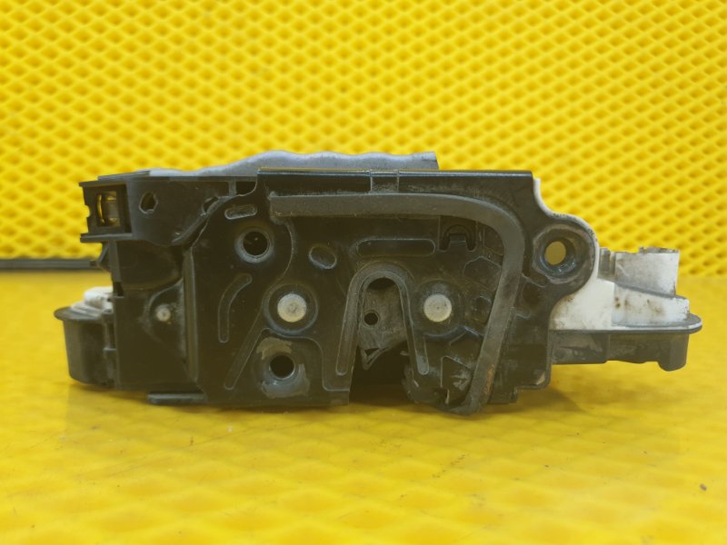 Замок двери Skoda Superb 2012 3T4