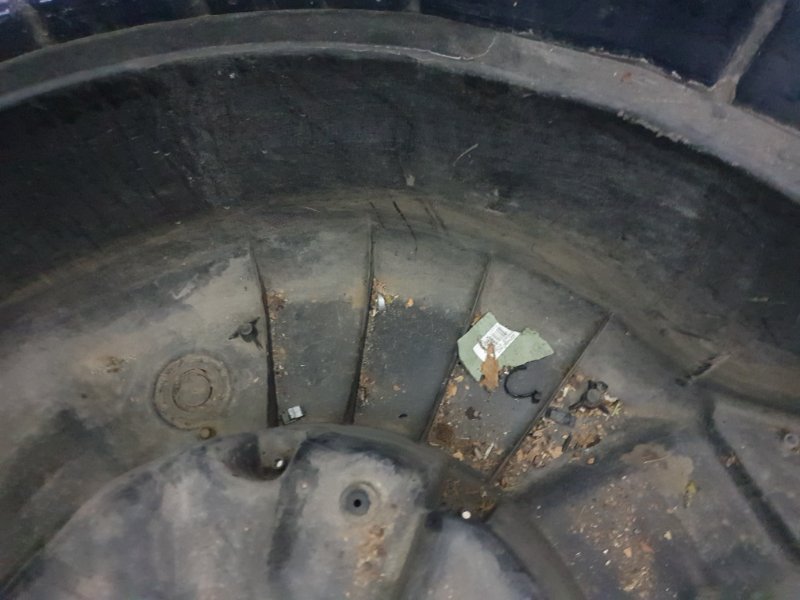Ниша запасного колеса Volkswagen Phaeton 2005 3D2