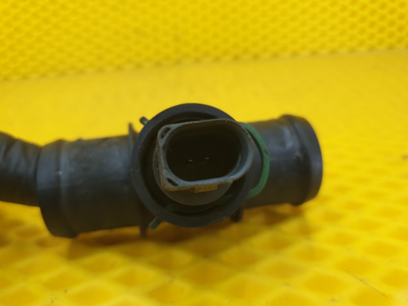 Патрубок системы охлаждения SKODA Octavia 2012