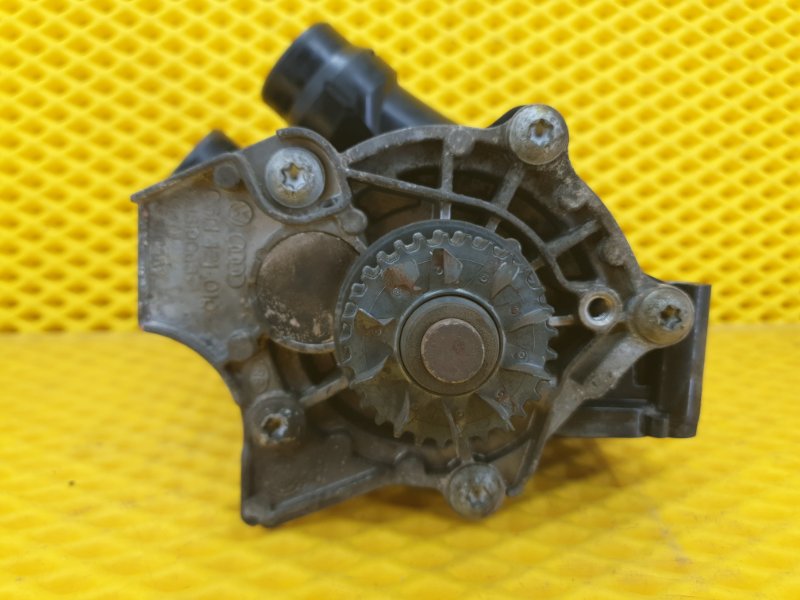 Насос водяной (Помпа) SKODA Octavia 2012