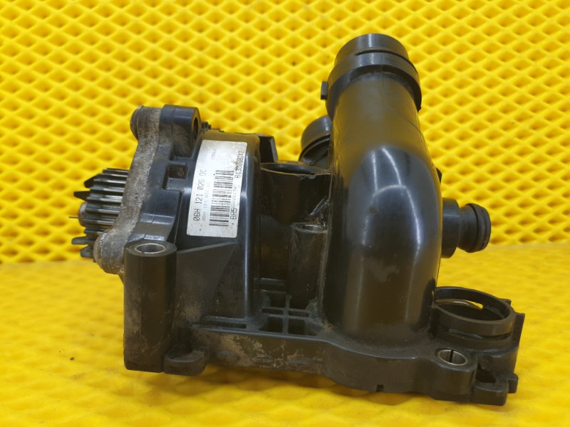 Насос водяной (Помпа) SKODA Octavia 2012