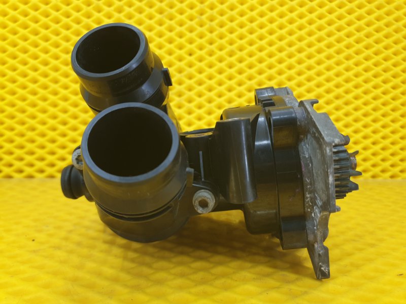 Насос водяной (Помпа) SKODA Octavia 2012