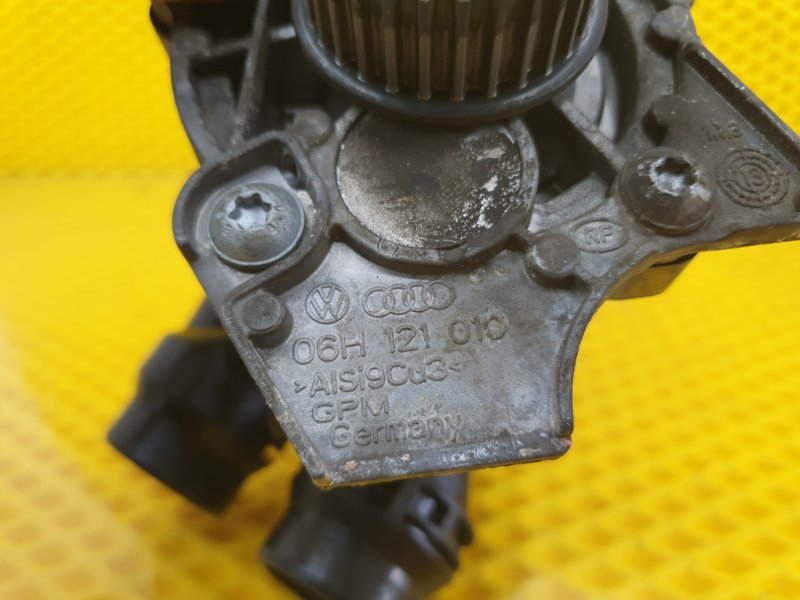 Насос водяной (Помпа) SKODA Octavia 2012