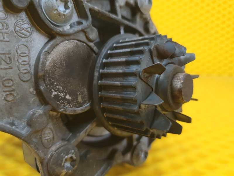 Насос водяной (Помпа) SKODA Octavia 2012