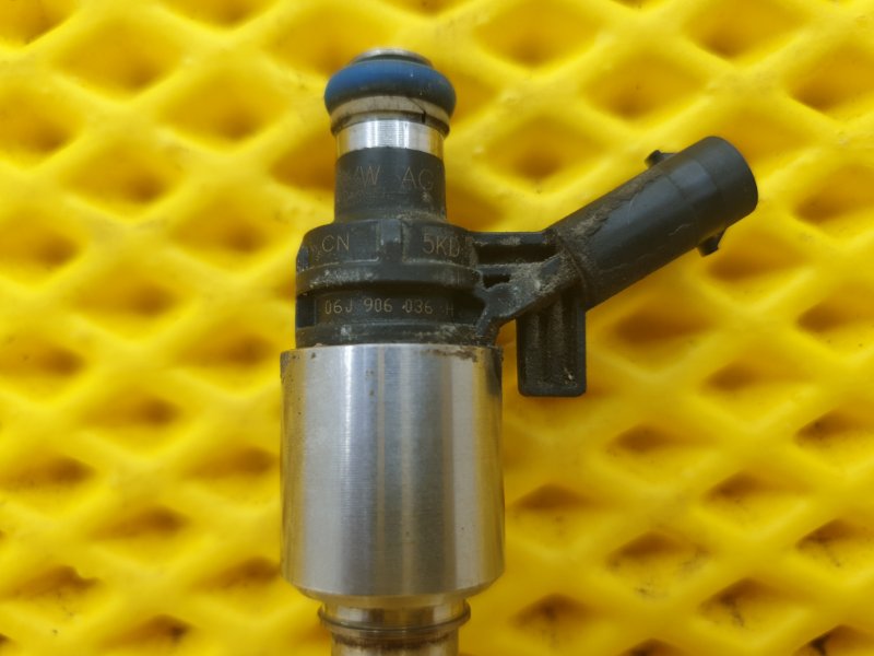 Форсунка топливная SKODA Octavia 2012