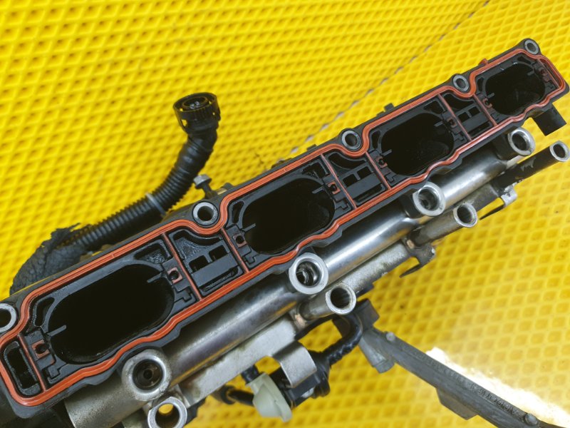 Коллектор впускной SKODA Octavia 2012