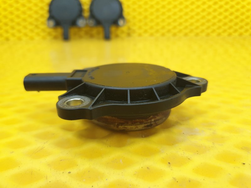 Клапан электромагнитный изменения фаз ГРМ Mercedes-Benz C-Class 2012 W204