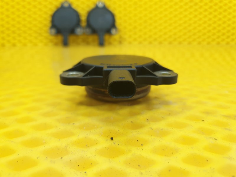 Клапан электромагнитный изменения фаз ГРМ Mercedes-Benz C-Class 2012 W204