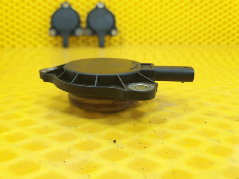 Клапан электромагнитный изменения фаз ГРМ Mercedes-Benz C-Class 2012 W204