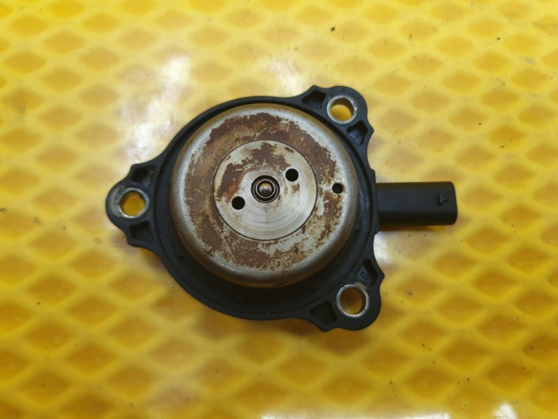 Клапан электромагнитный изменения фаз ГРМ Mercedes-Benz C-Class 2012 W204