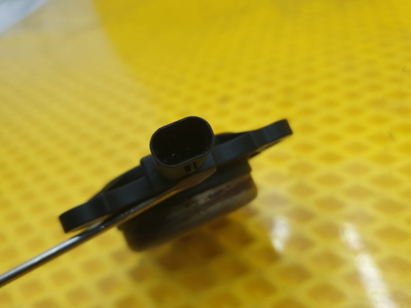 Клапан электромагнитный изменения фаз ГРМ Mercedes-Benz C-Class 2012 W204