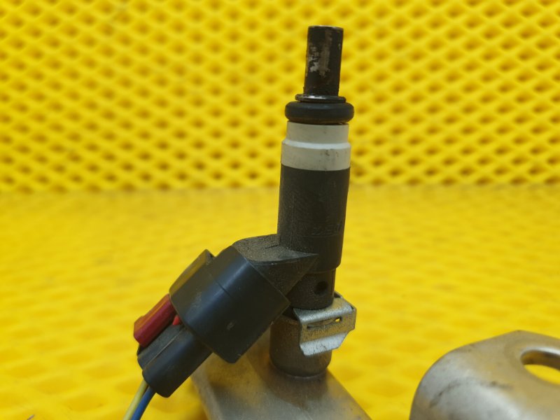 Форсунка топливная Dodge Caliber 2009