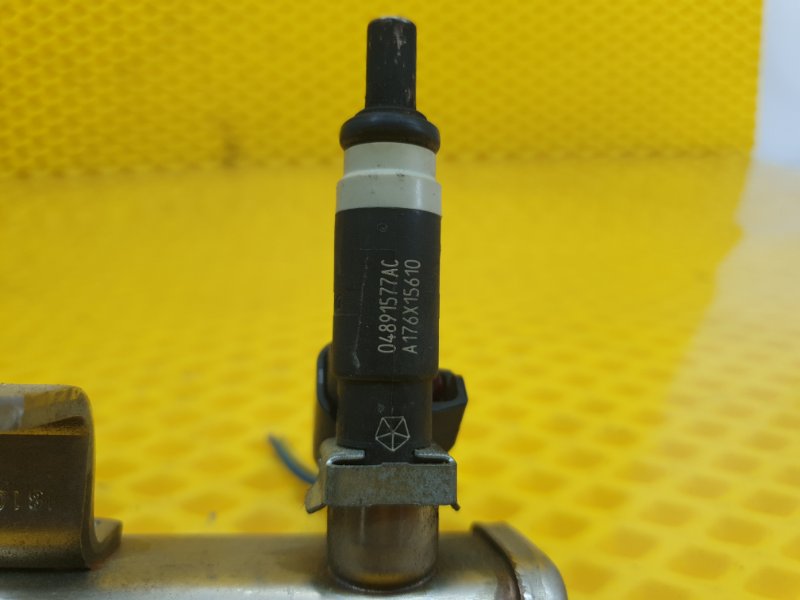 Форсунка топливная Dodge Caliber 2009