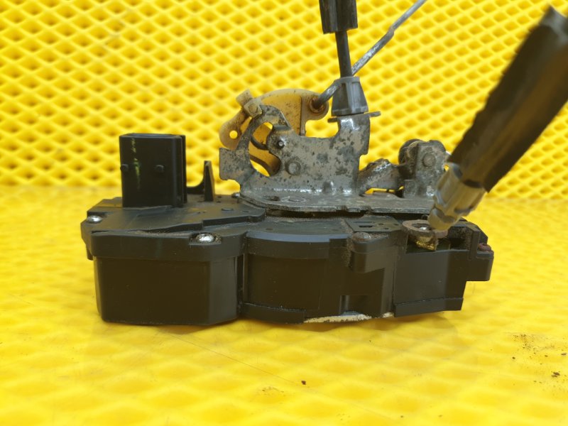 Замок двери Cadillac CTS 2008 II