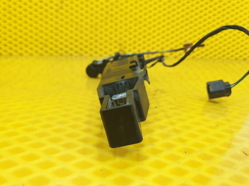 Кронштейн ручки Cadillac CTS 2008 II