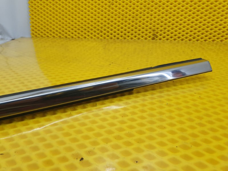 Молдинг стекла Cadillac CTS 2008 II