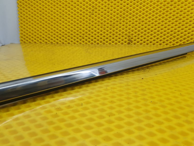 Молдинг стекла Cadillac CTS 2008 II