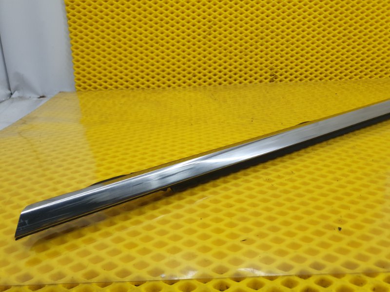 Молдинг стекла Cadillac CTS 2008 II