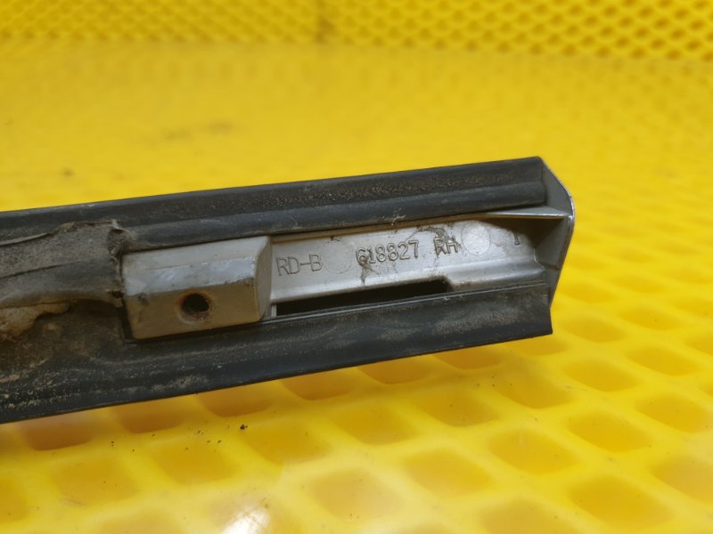 Молдинг стекла Cadillac CTS 2008 II