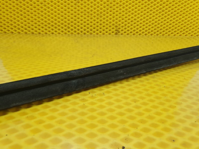 Молдинг стекла Cadillac CTS 2008 II