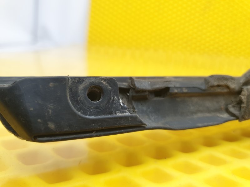 Молдинг стекла Cadillac CTS 2008 II