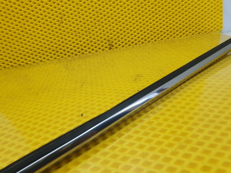 Молдинг стекла Cadillac CTS 2008 II