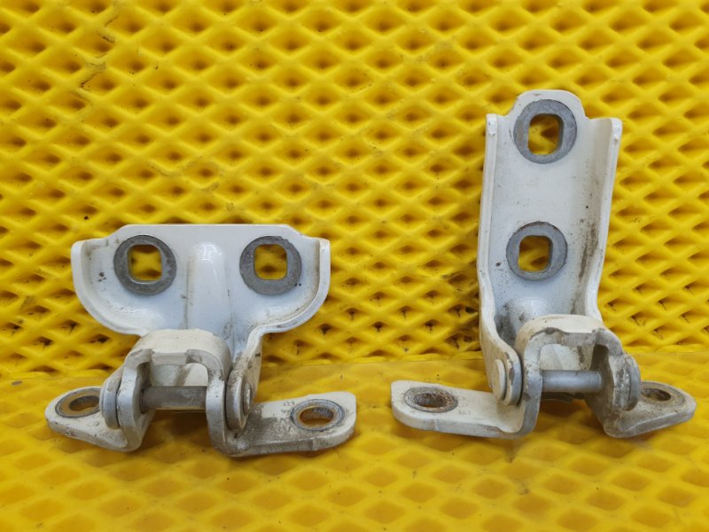 Петля двери Cadillac CTS 2008 II