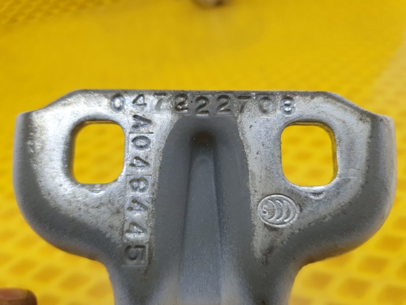 Петля двери Cadillac CTS 2008 II